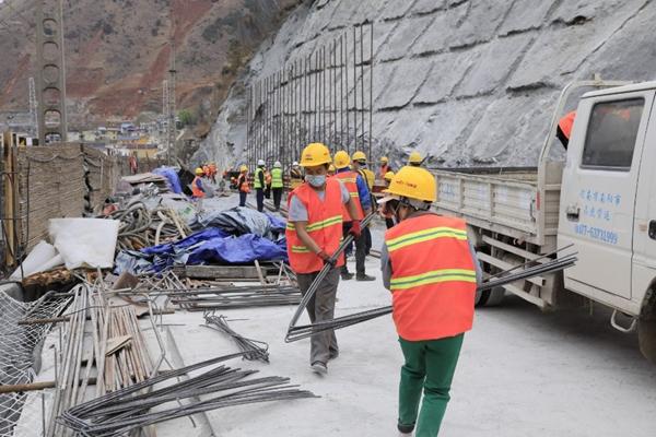 成昆铁路建设进展顺利，助推西部大开发战略实施